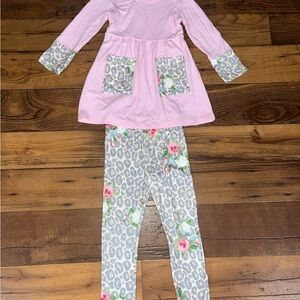 NWOT- Outfit for Girls with Matching Scarf- Size L